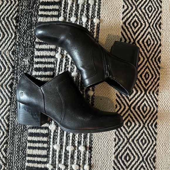 Born Shoes - Born Black Heel Dress shoe SZ 9